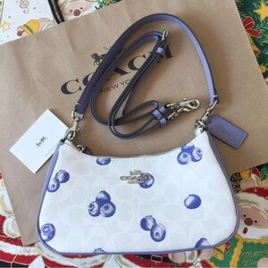 COACH CR292 Teri 2way Shoulder Bag Signature Canvas Blueberry Print Outlet🫐🫐